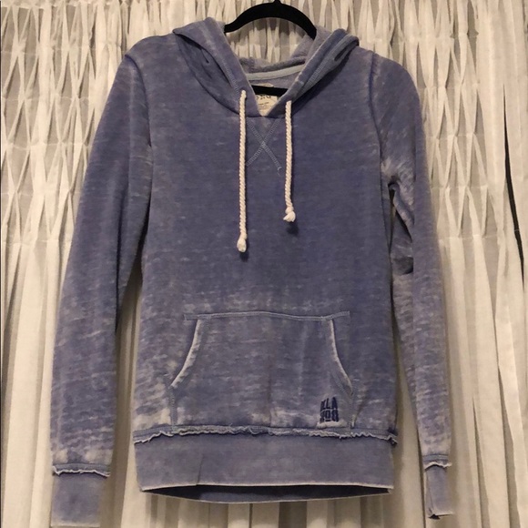Billabong Tops - Billabong vintage hoodie